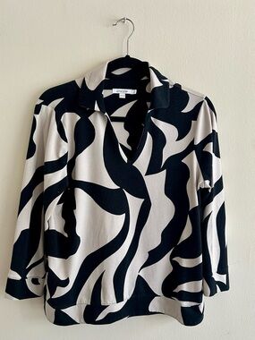 Chico's Black and Cream Abstract Collared V-Neck Top